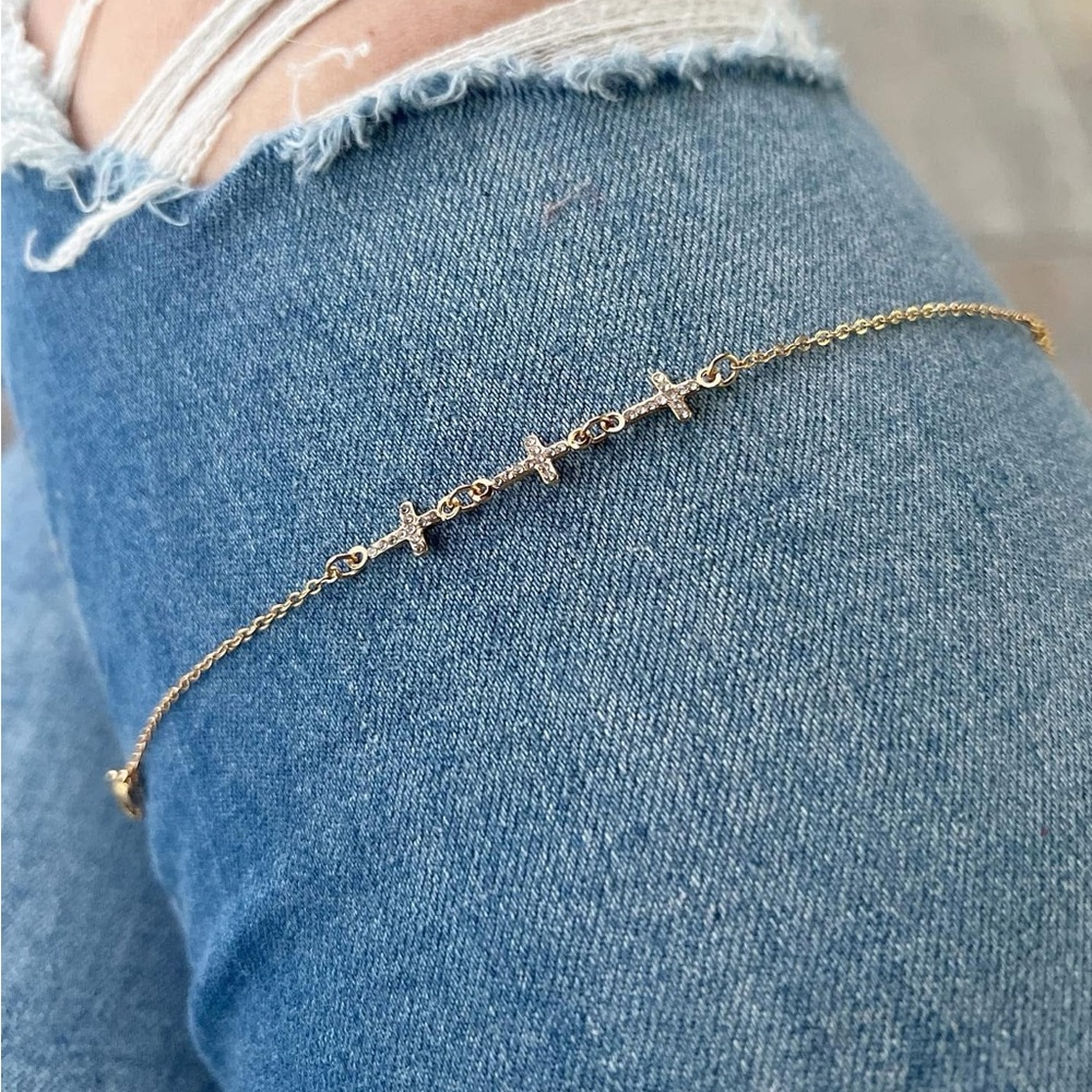 NEW Gold Cross Bracelet - Picture 5 of 9